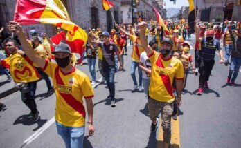 Aficionados de Monarcas salen a la calle a protestar