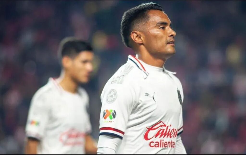 “Gallito” y Gudiño, las únicas bajas que se podrían dar en Chivas