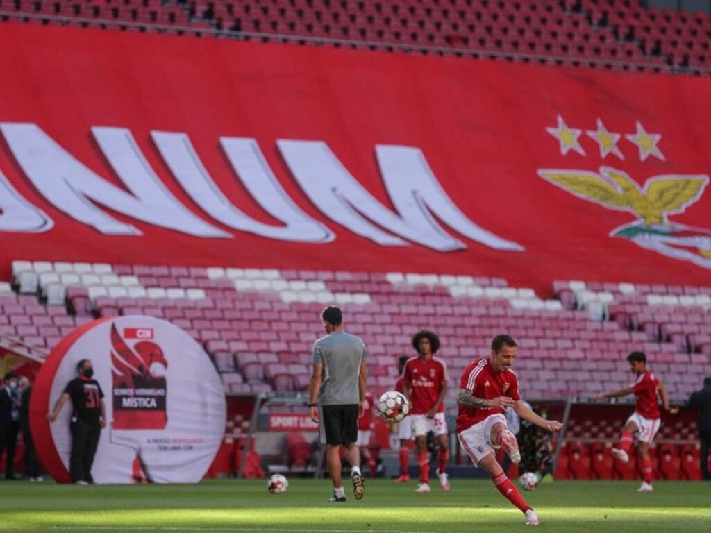 Apedrean autobús del Benfica; dos jugadores heridos