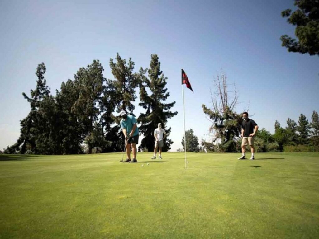 Autorizan primer torneo de golf con aficionados