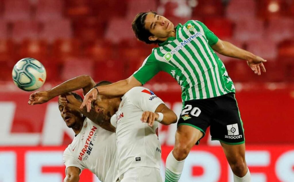 Betis tropieza ante el Sevilla con Lainez en el campo