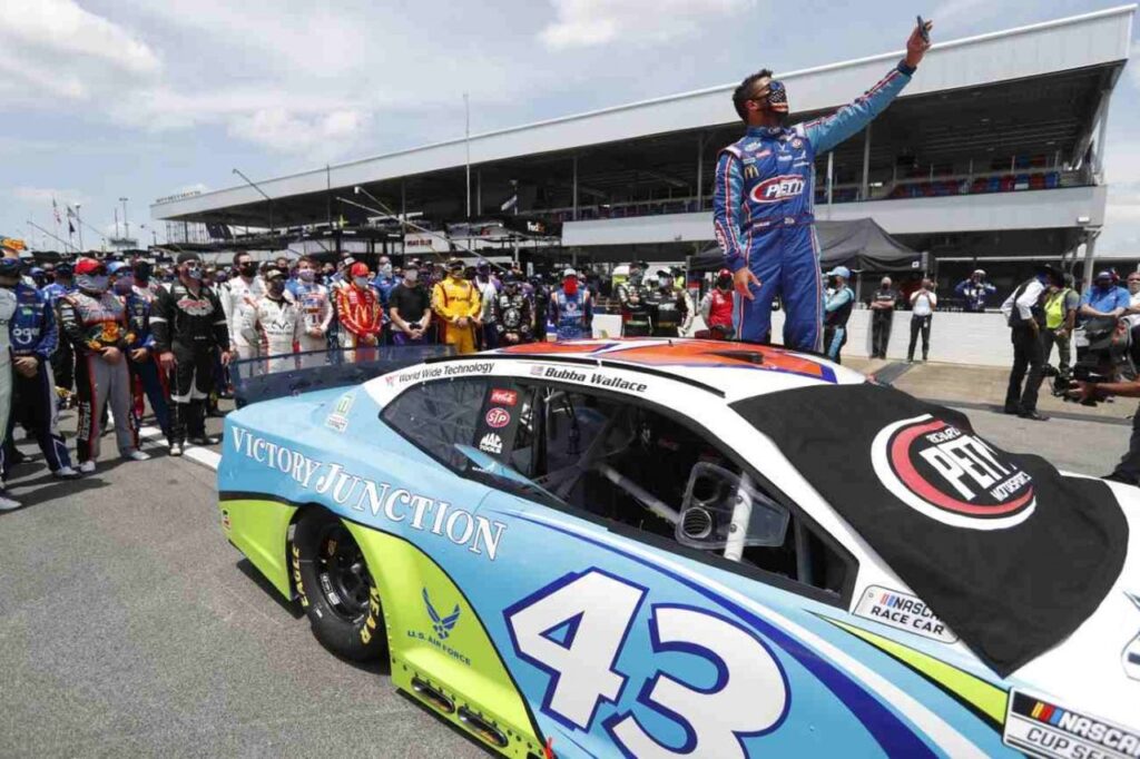 El gesto solidario de los pilotos de NASCAR para Bubba Wallace