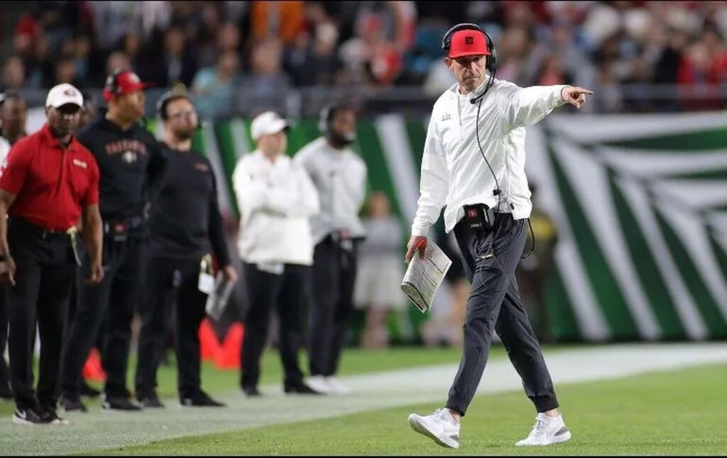 Kyle Shanahan seguirá con los 49ers hasta 2025