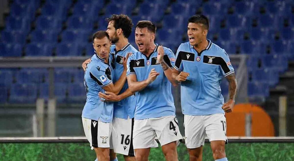 Lazio se mantiene en la pelea por la Serie A