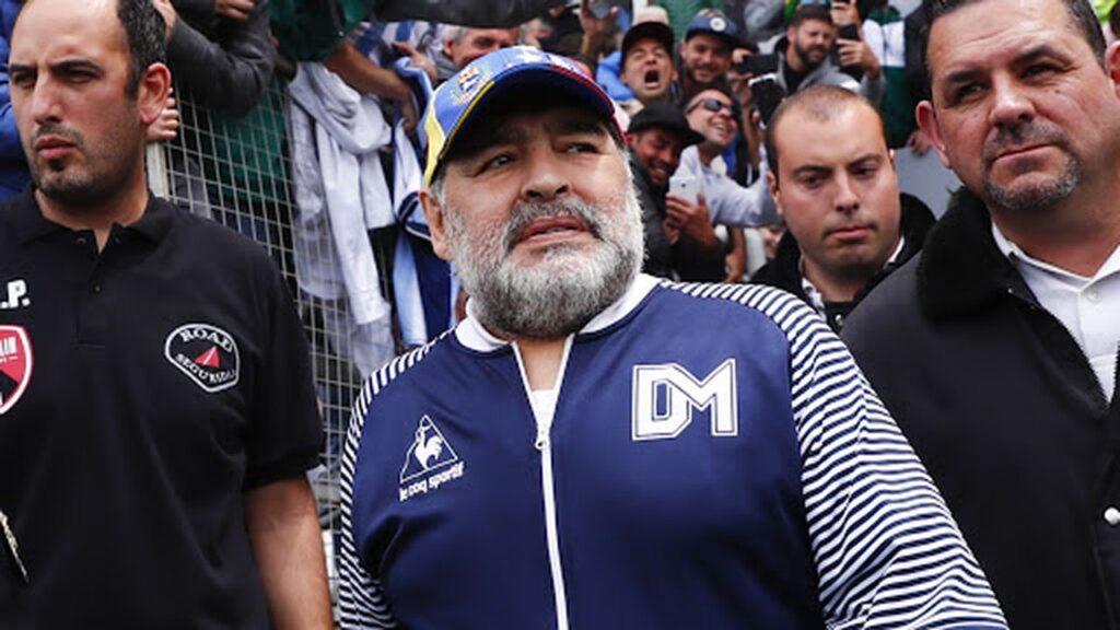 Maradona renueva con Gimnasia y Esgrima La Plata