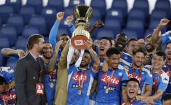 Napoli levanta la Copa de Italia con el ‘Chucky’ en la tribuna