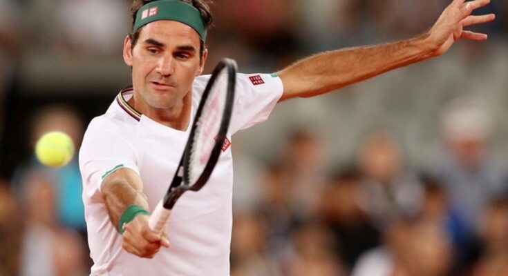 Operan a Federer de la rodilla; regresará a jugar en 2021