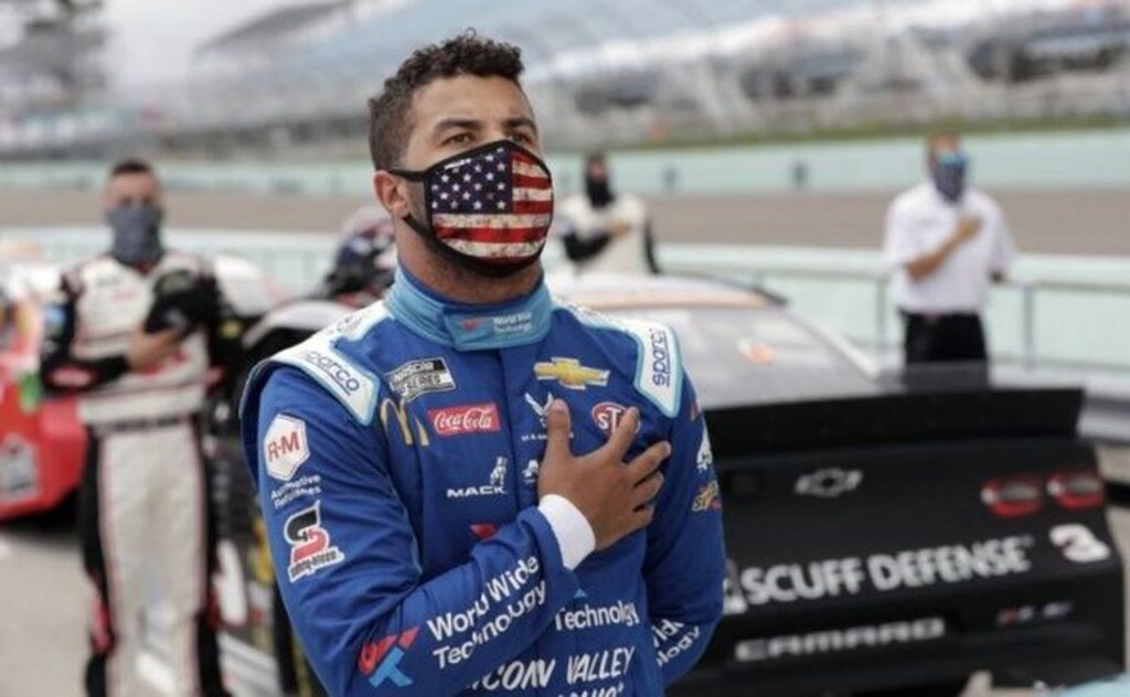 Piloto afroamericano de NASCAR es víctima del racismo