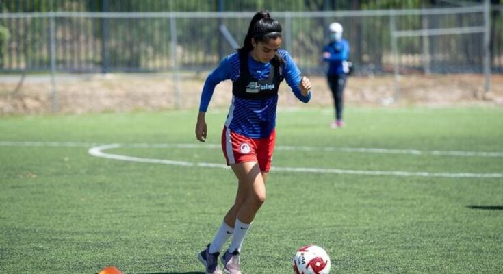 Portera del América a prueba con ADSL femenil