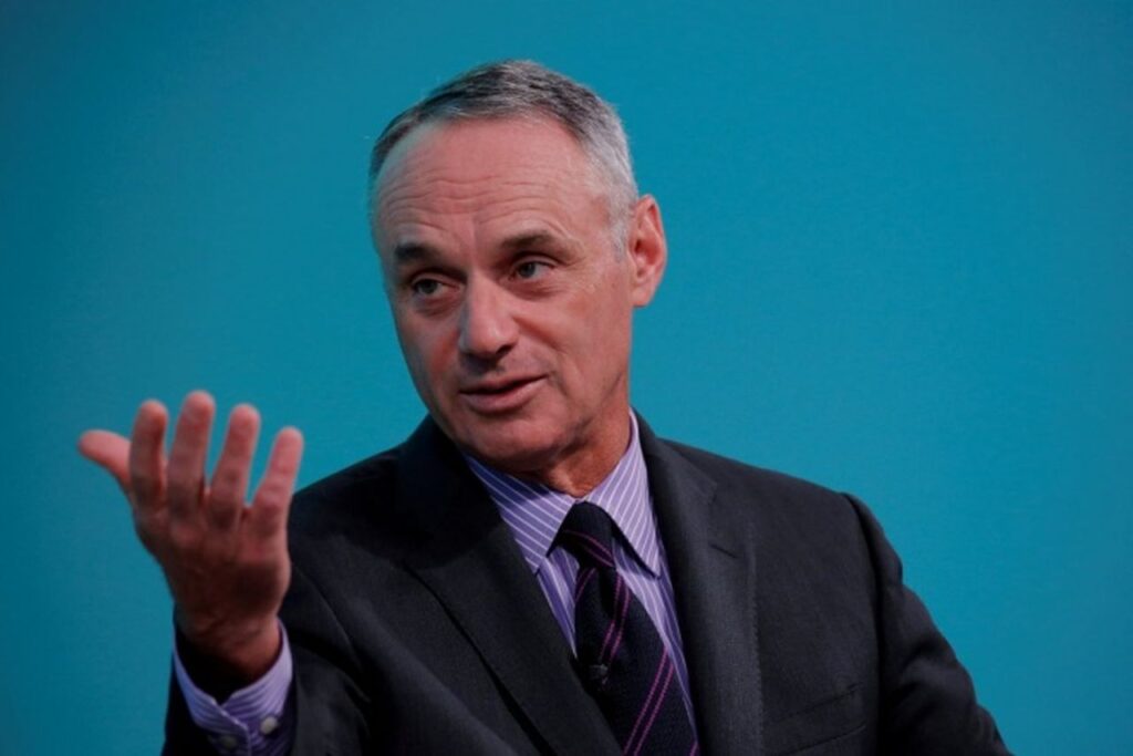 Rob Manfred lanza advertencia a peloteros