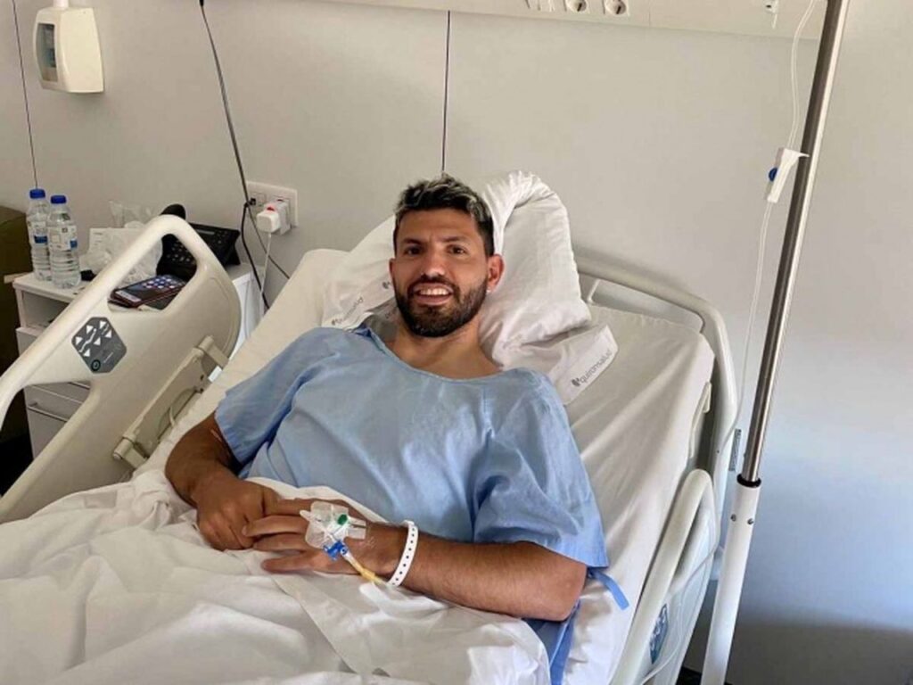 Sergio Agüero sale bien de su operación en la rodilla