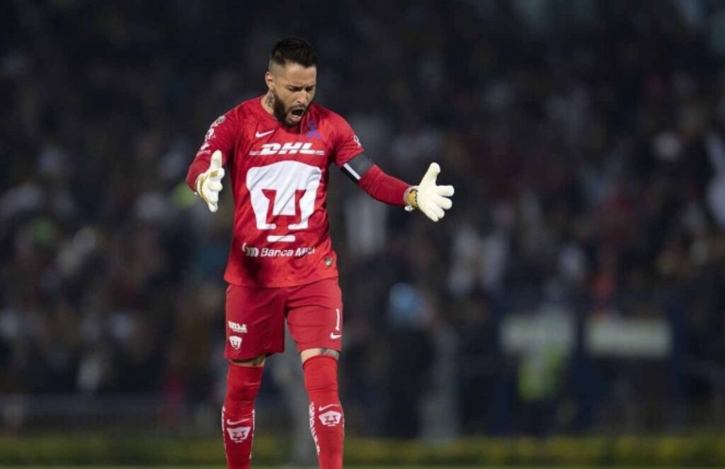 Alfredo Saldívar se despide de Pumas