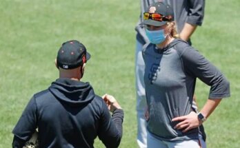 Alyssa Nakken, primera mujer que sale de entrenadora en partido de MLB