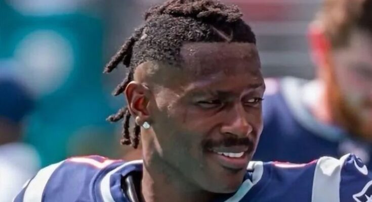 Antonio Brown quiere jugar y exige respuesta a la NFL