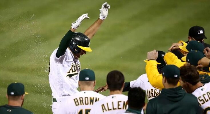 Atléticos ganan 1er juego con nueva norma de extra innings Atléticos ganan 1er juego con nueva norma de extra innings