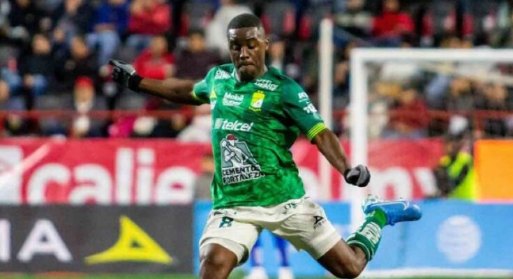 Joel Campbell extiende vínculo con León