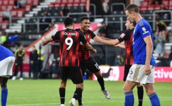 Leicester tropieza y da esperanza al Manchester United