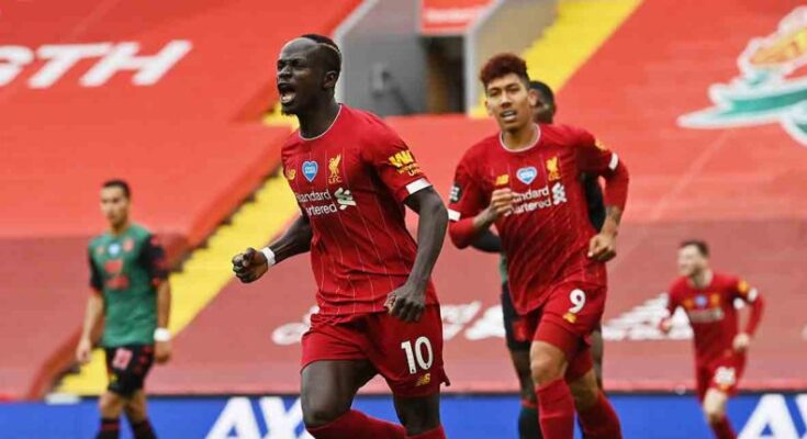 Liverpool estrena con éxito su título en Anfield