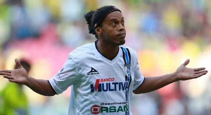 Acusan a Ronaldinho por organizar fiestas con modelos en su arresto domiciliario