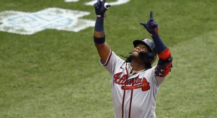 Bravos de Atlanta vence 5-2 a los Filis de Filadelfia en el primer juego de una doble cartelera Bravos de Atlanta vence 5-2 a los Filis de Filadelfia en el primer juego de una doble cartelera