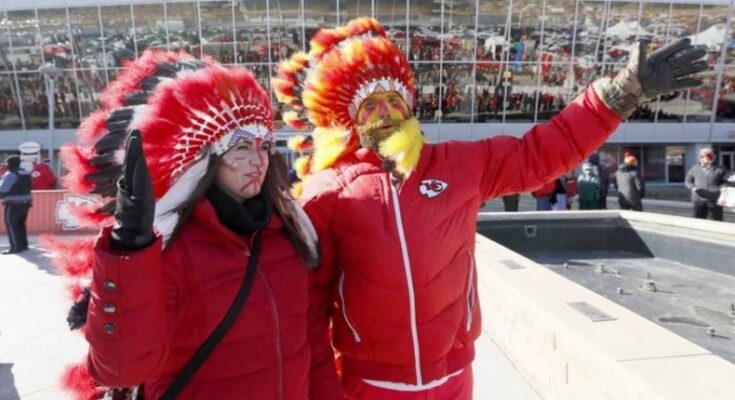 Campeones de la NFL prohíben usar penachos en su estadio