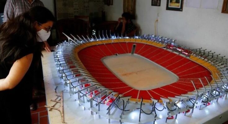 Familia mexicana construye réplica del estadio de los Jefes de Kansas City Familia mexicana construye réplica del estadio de los Jefes de Kansas City