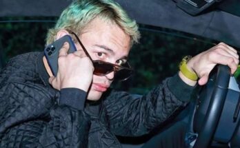 Julio César Chávez Jr presume cómo se paga en el boxeo al contar pacas de billetes