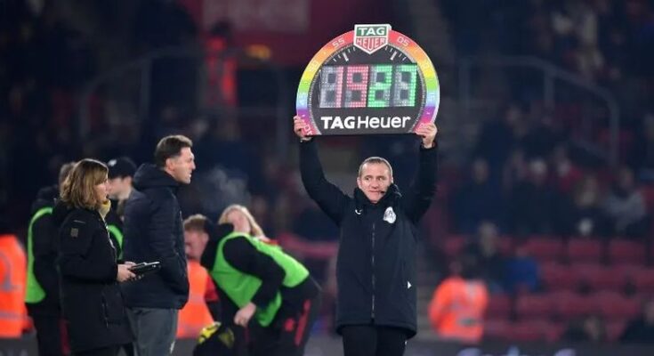 La Premier League vuelve al máximo de tres cambios por partido