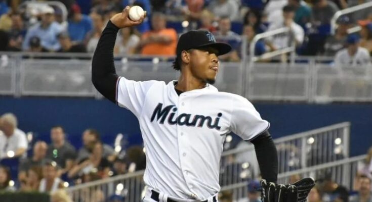 Marlins ganan el juego uno con joya de Hernández Marlins ganan el juego uno con joya de Hernández