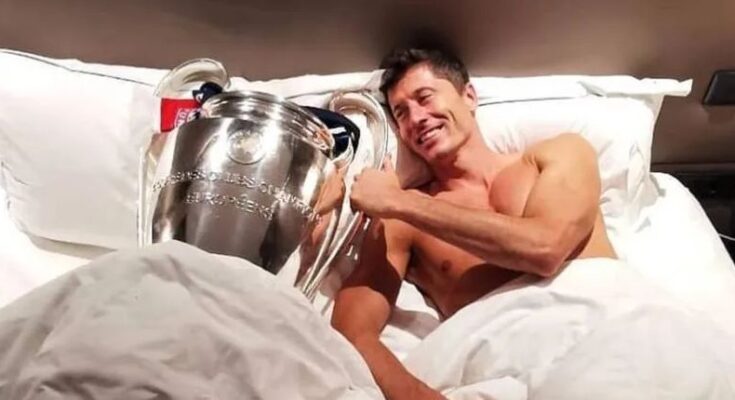 Robert Lewandowski “durmió” con el trofeo de la Champions Robert Lewandowski “durmió” con el trofeo de la Champions