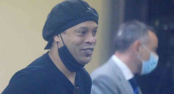 Ronaldinho ya viaja de regreso a Brasil