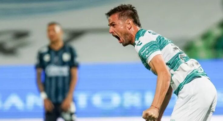 Santos vence 2-1 a los aguerridos Gallos