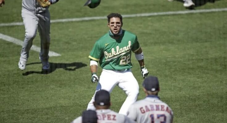 Suspenden 20 juegos a coach de los Astros de Houston por trifulca contra Atléticos