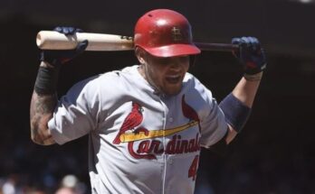 Yadier Molina, receptor de los Cardenales da positivo a Covid-19