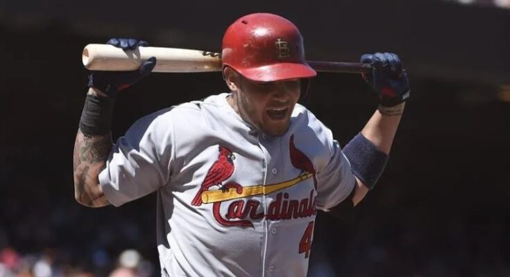 Yadier Molina, receptor de los Cardenales da positivo a Covid-19