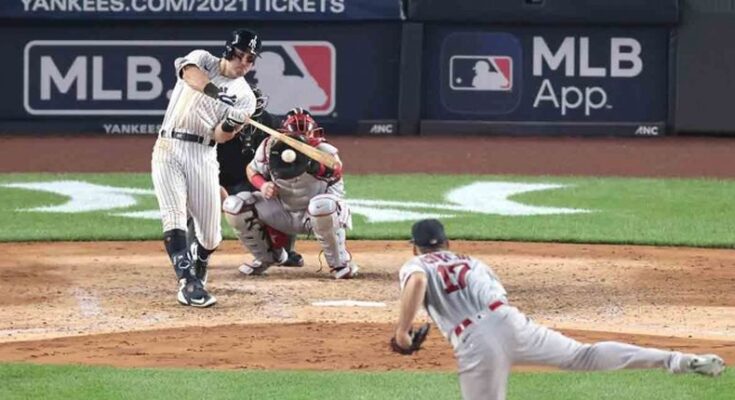 Yanquis vencen a Medias Rojas, LeMahieu sale lesionado