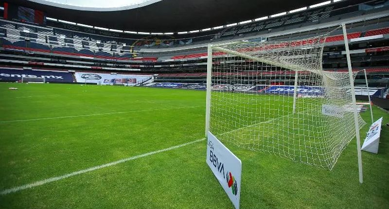 Césped del Estadio Azteca genera alarma