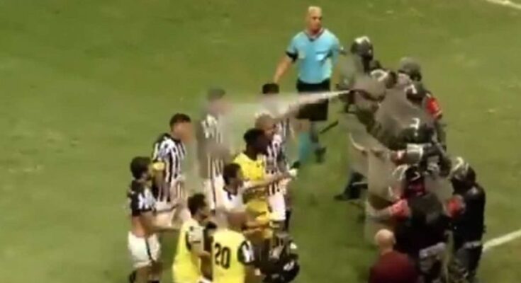 La Policía Militar roció gas pimienta a jugadores La Policía Militar roció gas pimienta a jugadores