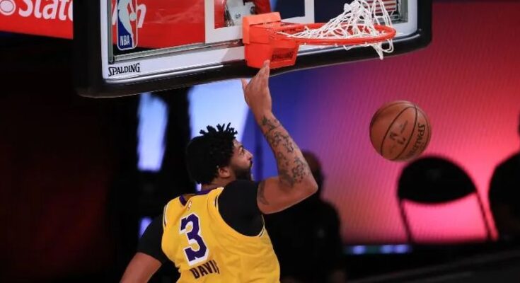 Lakers gana el cuarto y tiene en la lona a Rockets