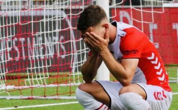 Le prohíben exhibir patrocinio por ‘indecente’