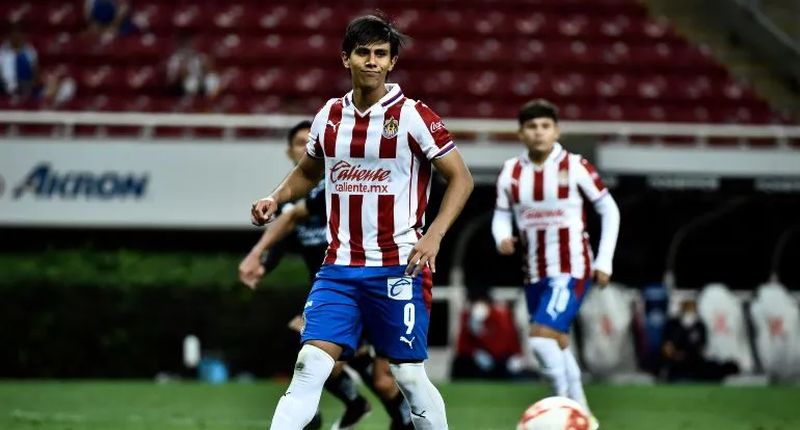 Se le durmió el gallo a Chivas