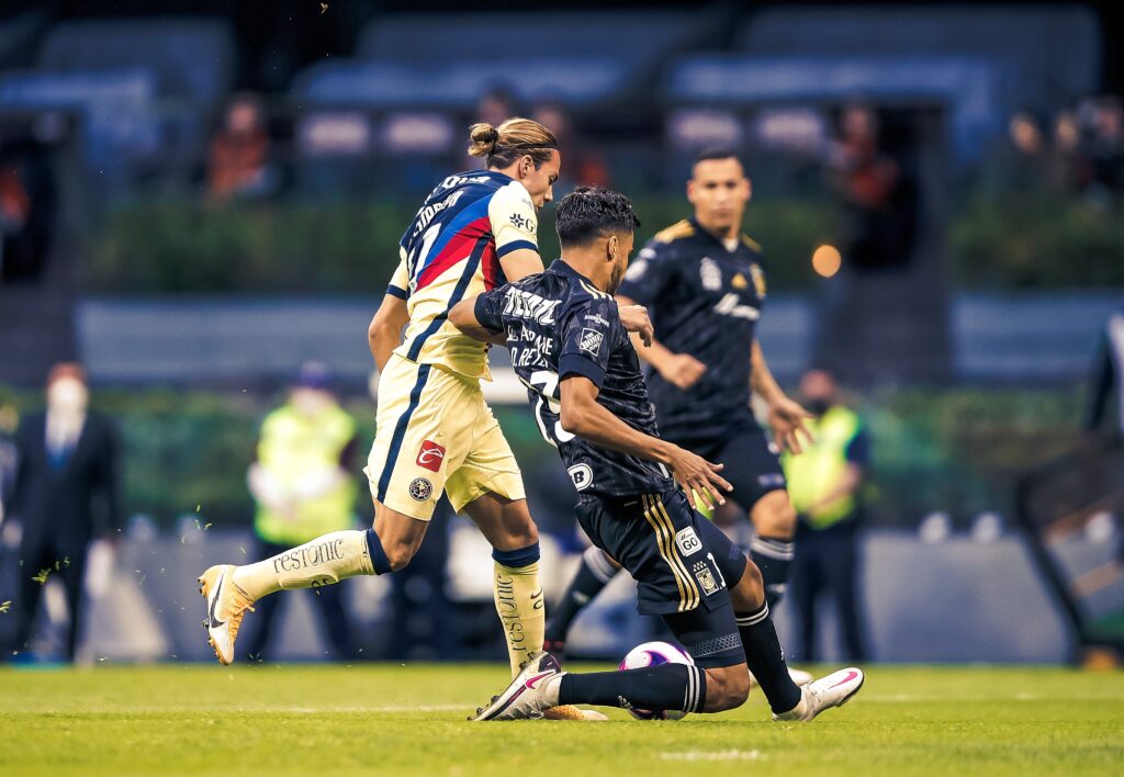 Suma tres puntos de oro América ante Tigres, 3-1