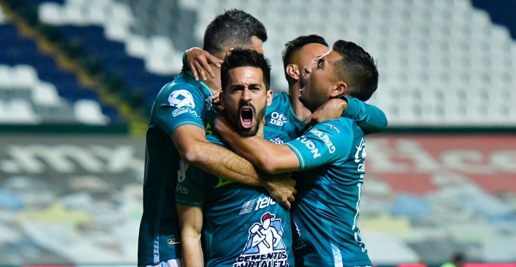 León da golpe de autoridad a Puebla y lo deja fuera, 2-0