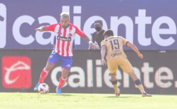 VAR hunde al Atlético de SL, que pierde ante Pumas, 0-1