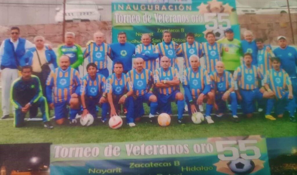 Indumex reconoció al brillante ex futbolista de Tuneros, Luis Antonio Cortés