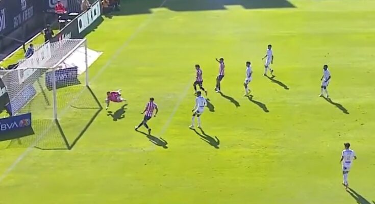Chivas golpea temprano y hunde 3-0 al Atlético de SL